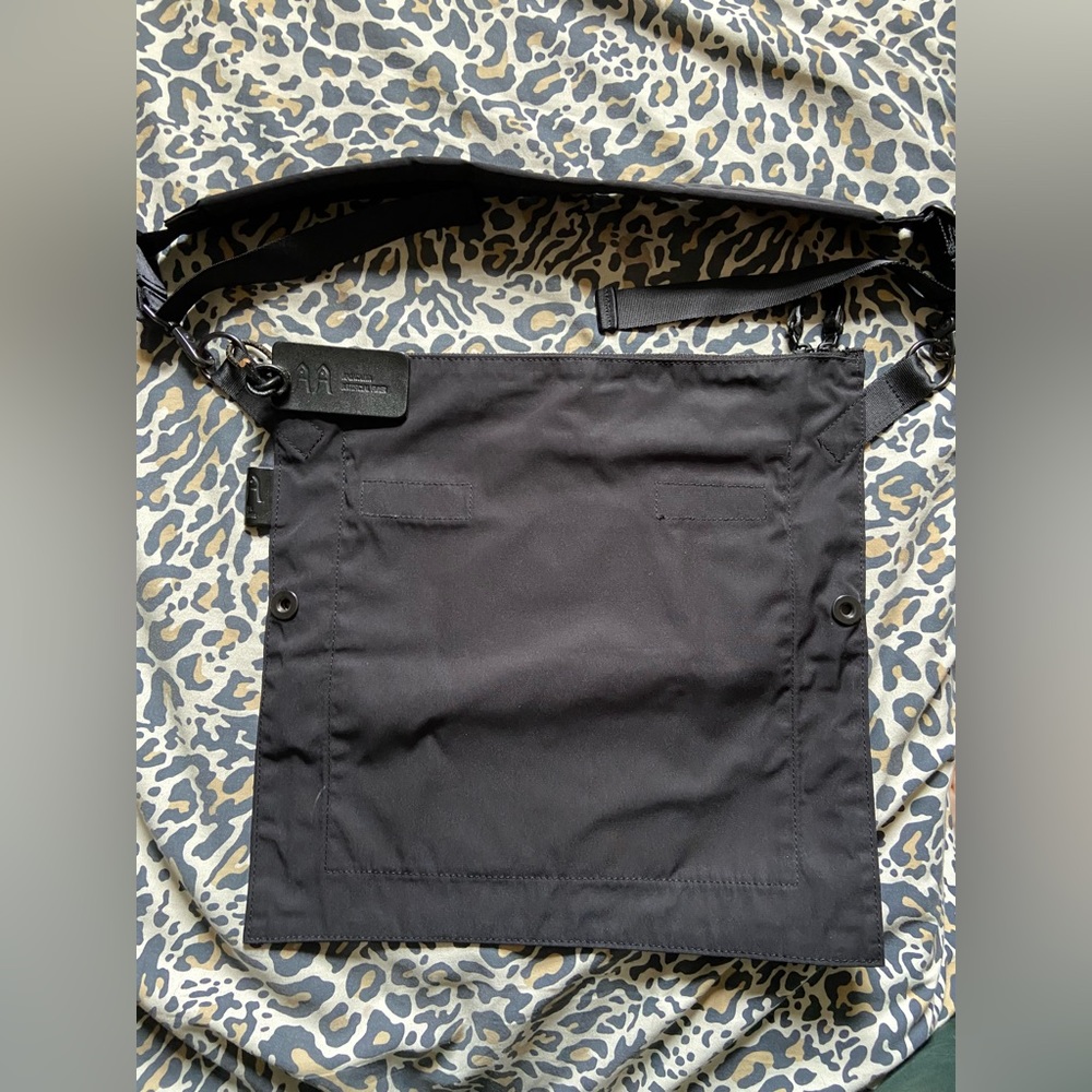 Amiacalva Medium Aaf Flat Shoulder Bag - Black - Unisex